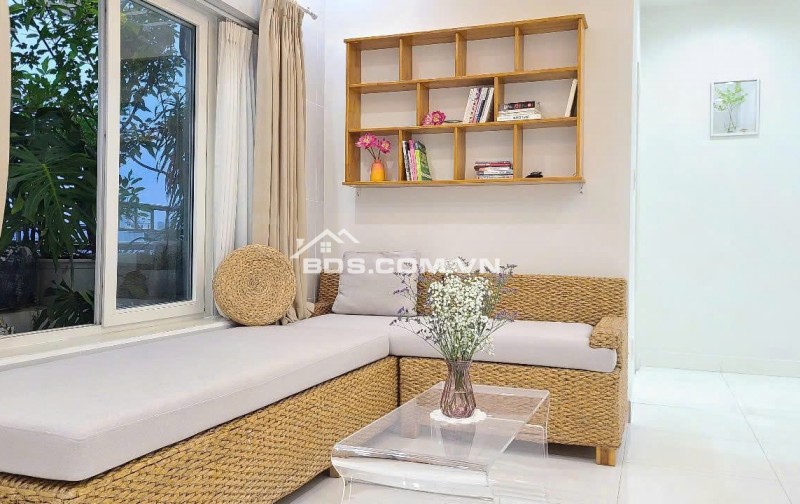 Cần bán gấp căn hộ full nội thất cao cấp ở trung tâm Quận 2, TPHCM